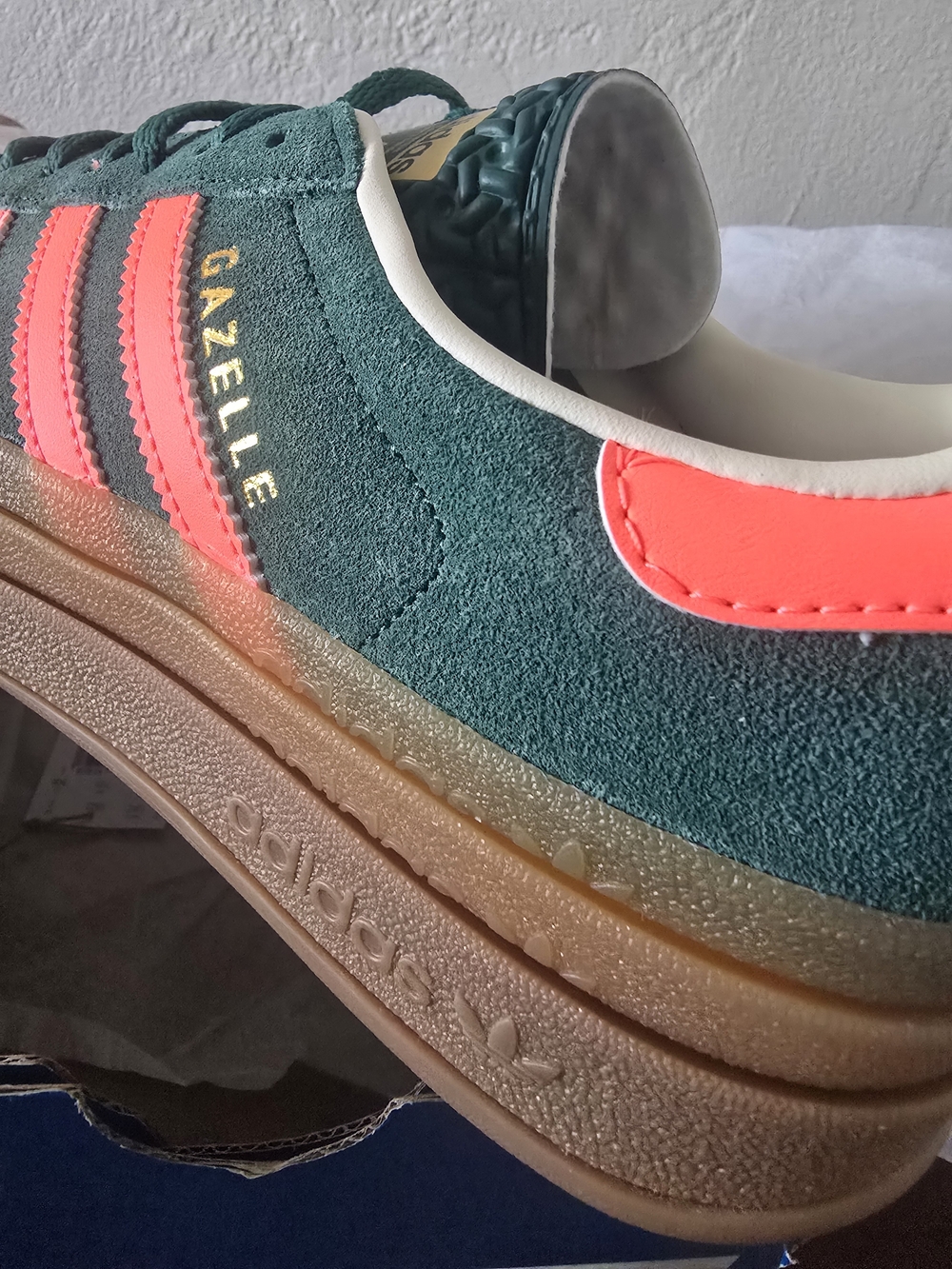 adidas Gazelle Platform Women’s Sneakers Size 7.5— Forest Green with Neon Coral - Picture 4 of 6